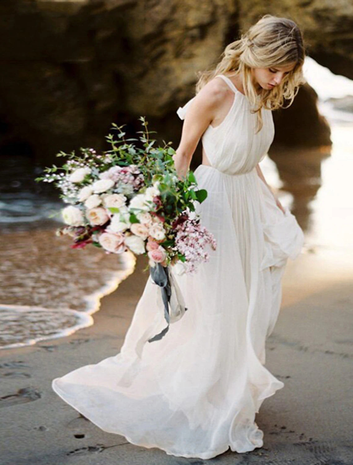 Wholesale Beach Open Back Boho Wedding Dresses A-Line Halter Neck Sleeveless Sweep / Brush Train Chiffon Bridal Gowns With Solid Color